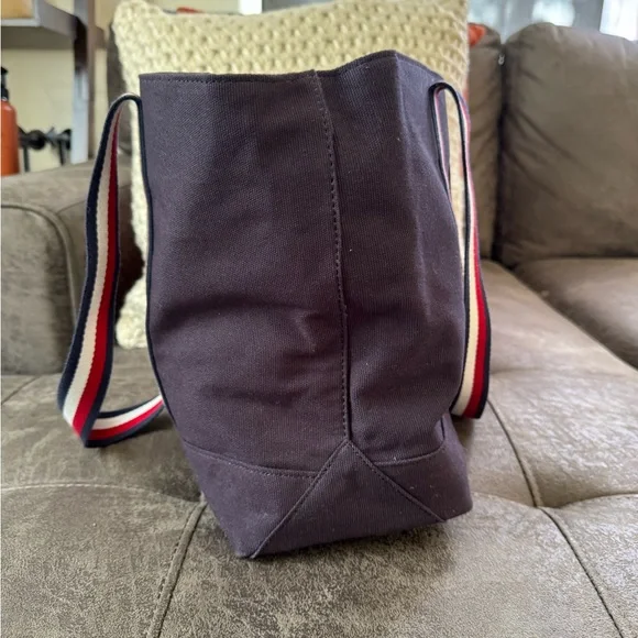 Tommy Hilfiger Black Tote and Wallet Set with Red and White Straps - Picture 9 of 12